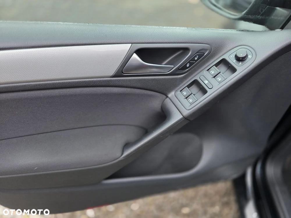 Volkswagen Golf 1.6 TDI DPF MATCH - 18