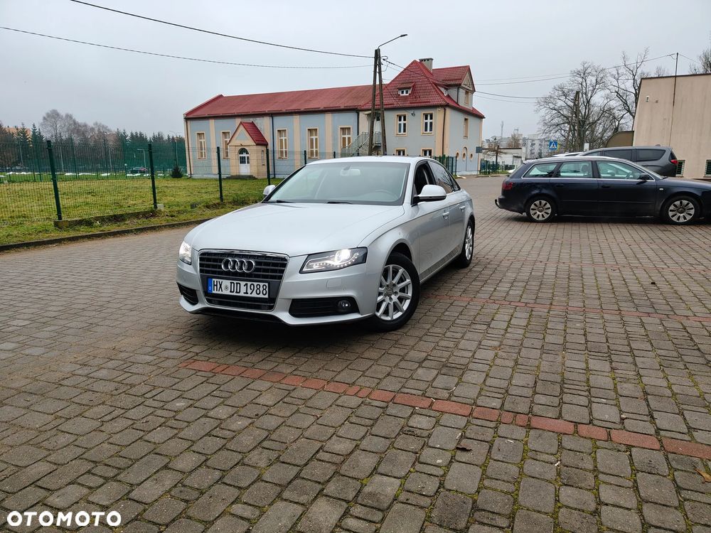 Audi A4 Limousine - 1