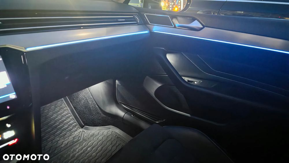 Volkswagen Passat 2.0 TDI SCR DSG Elegance - 37