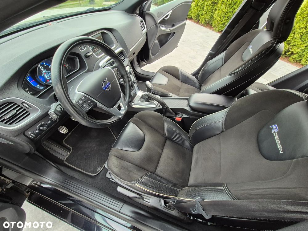 Volvo V40 T3 R Design - 17