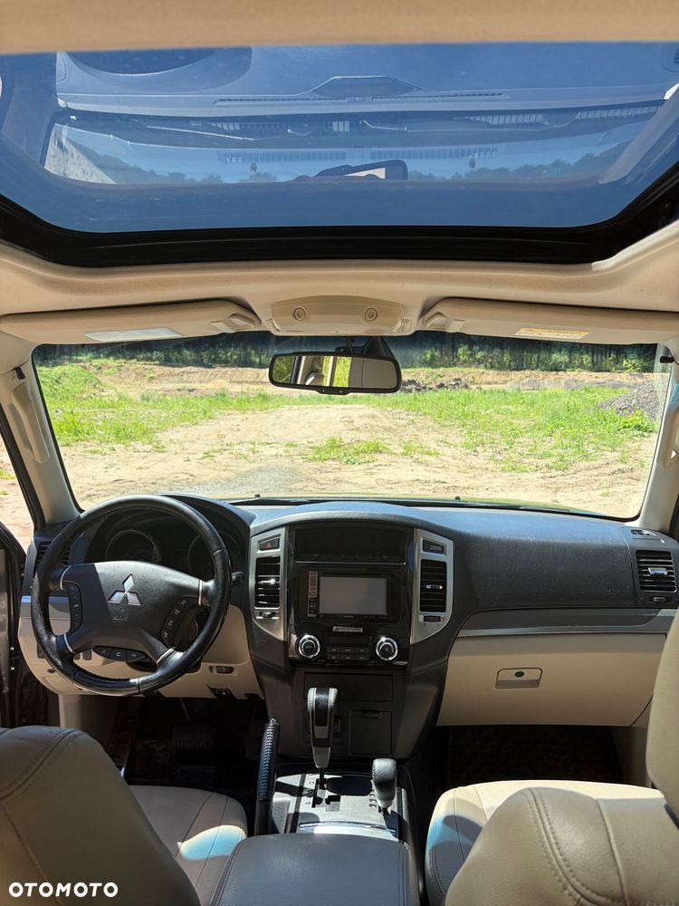 Mitsubishi Pajero - 21