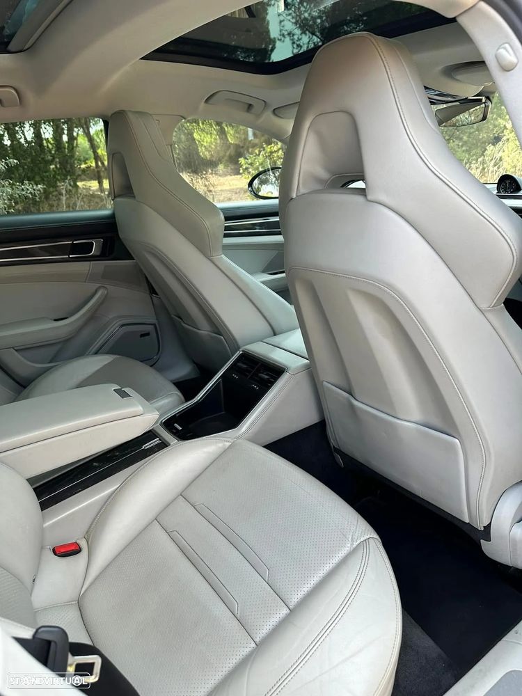 Porsche Panamera - 12