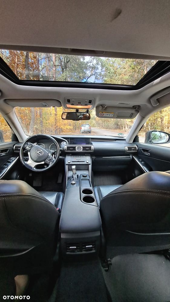 Lexus IS 300h Business Edition - 5