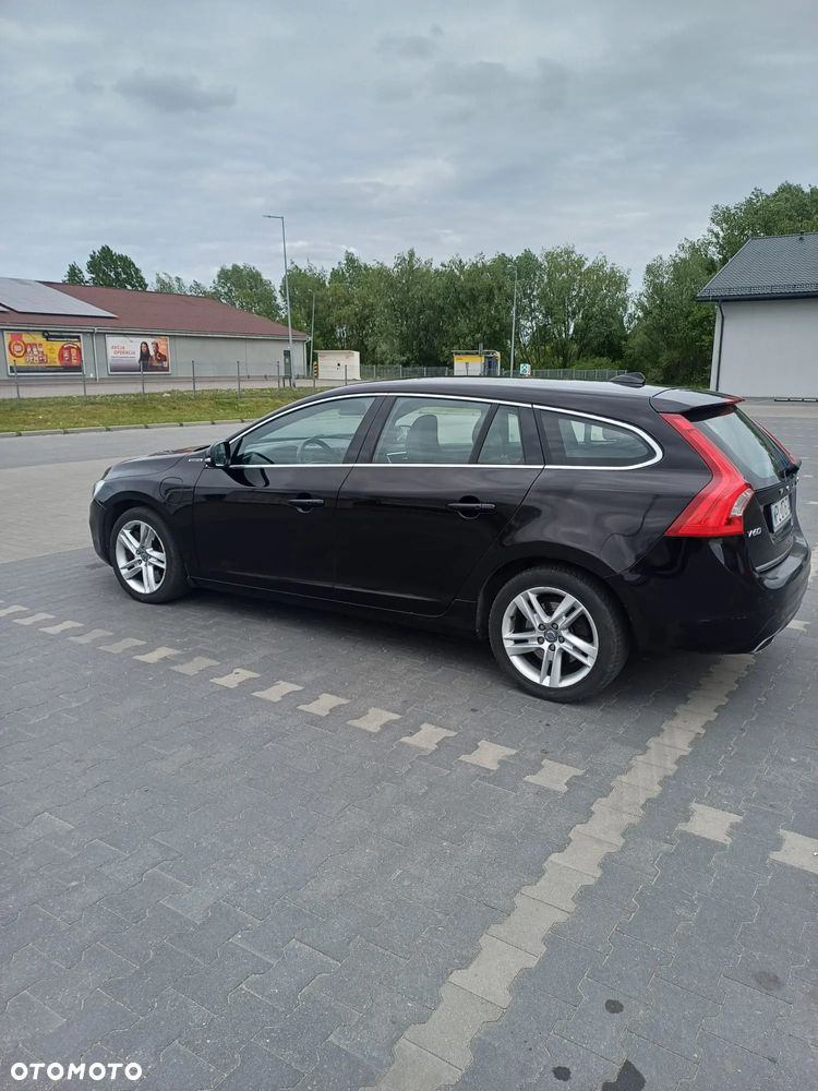 Volvo V60 D6 Plug-In-Hybrid AWD Geartronic Summum - 4