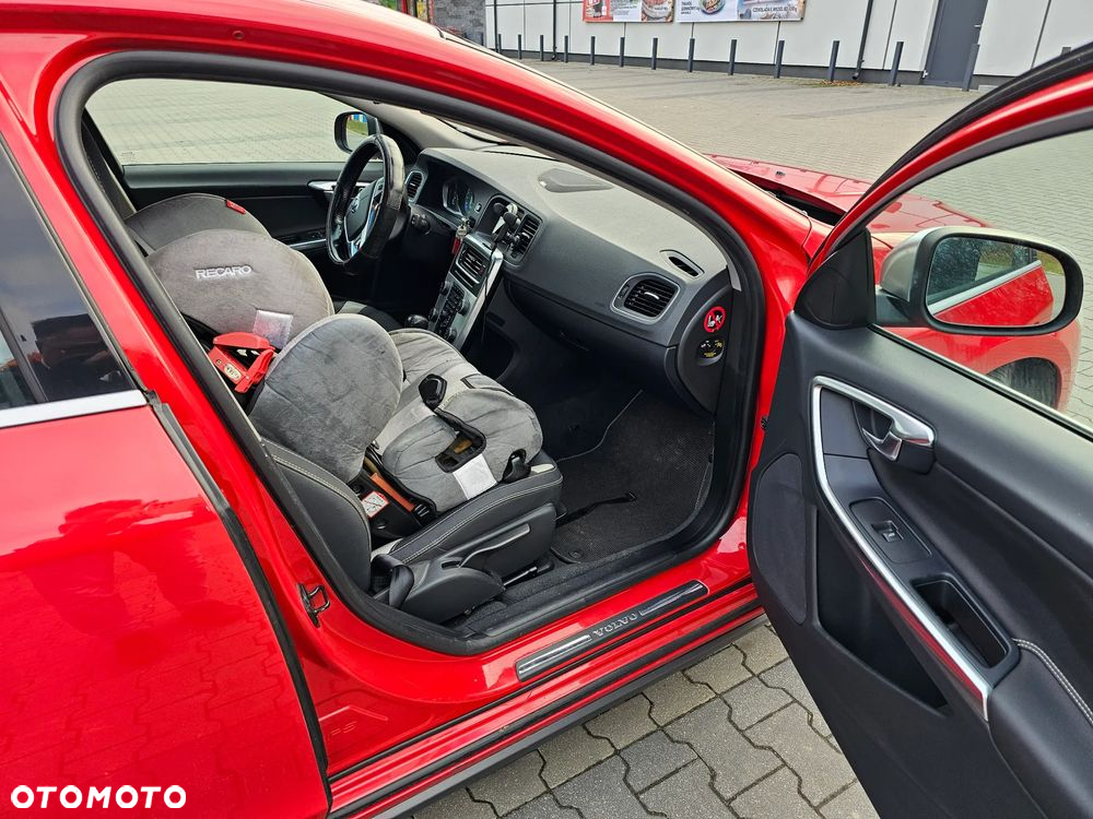 Volvo V60 T6 AWD R-Design - 13