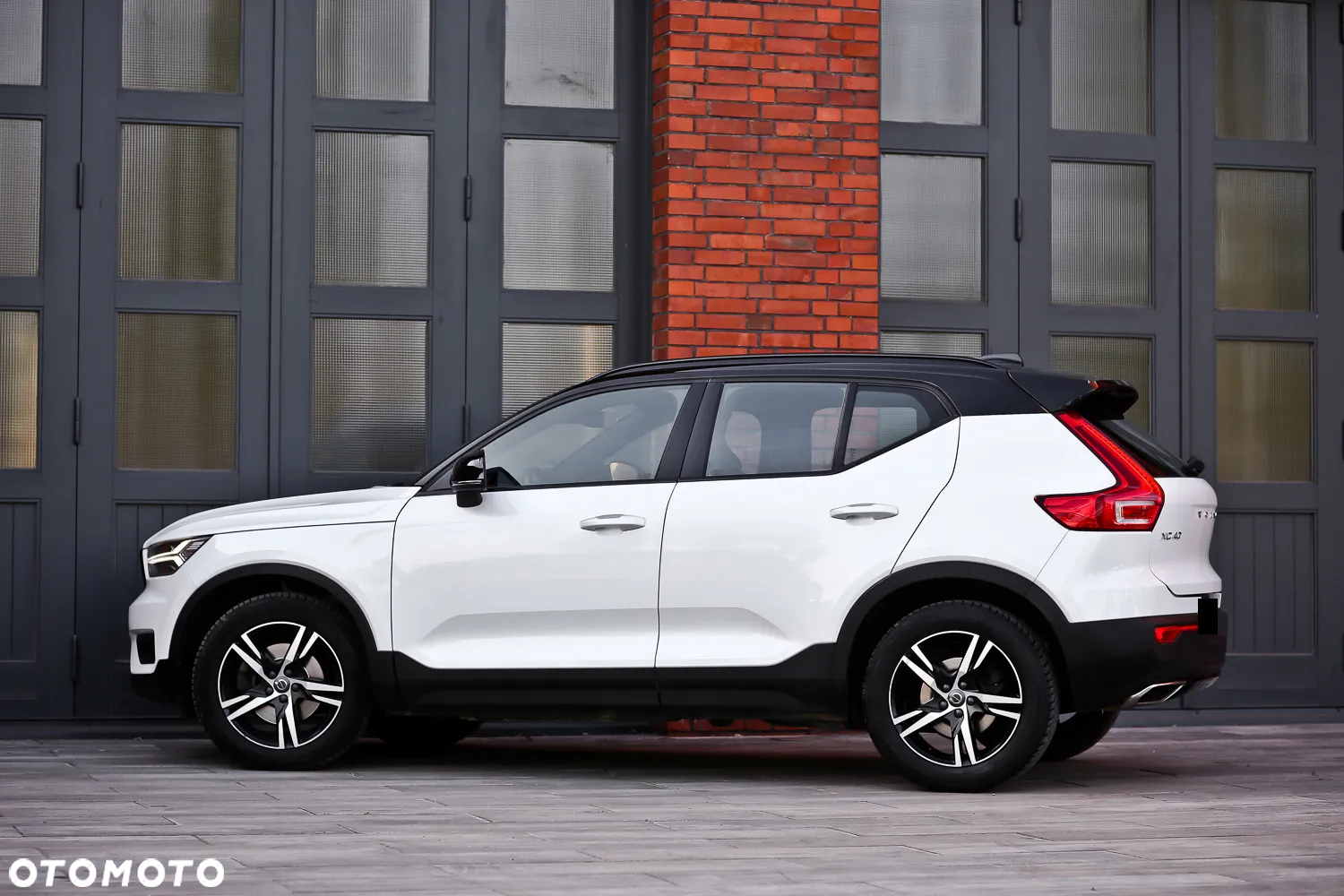 Volvo XC 40 D4 AWD Geartronic R-Design - 11