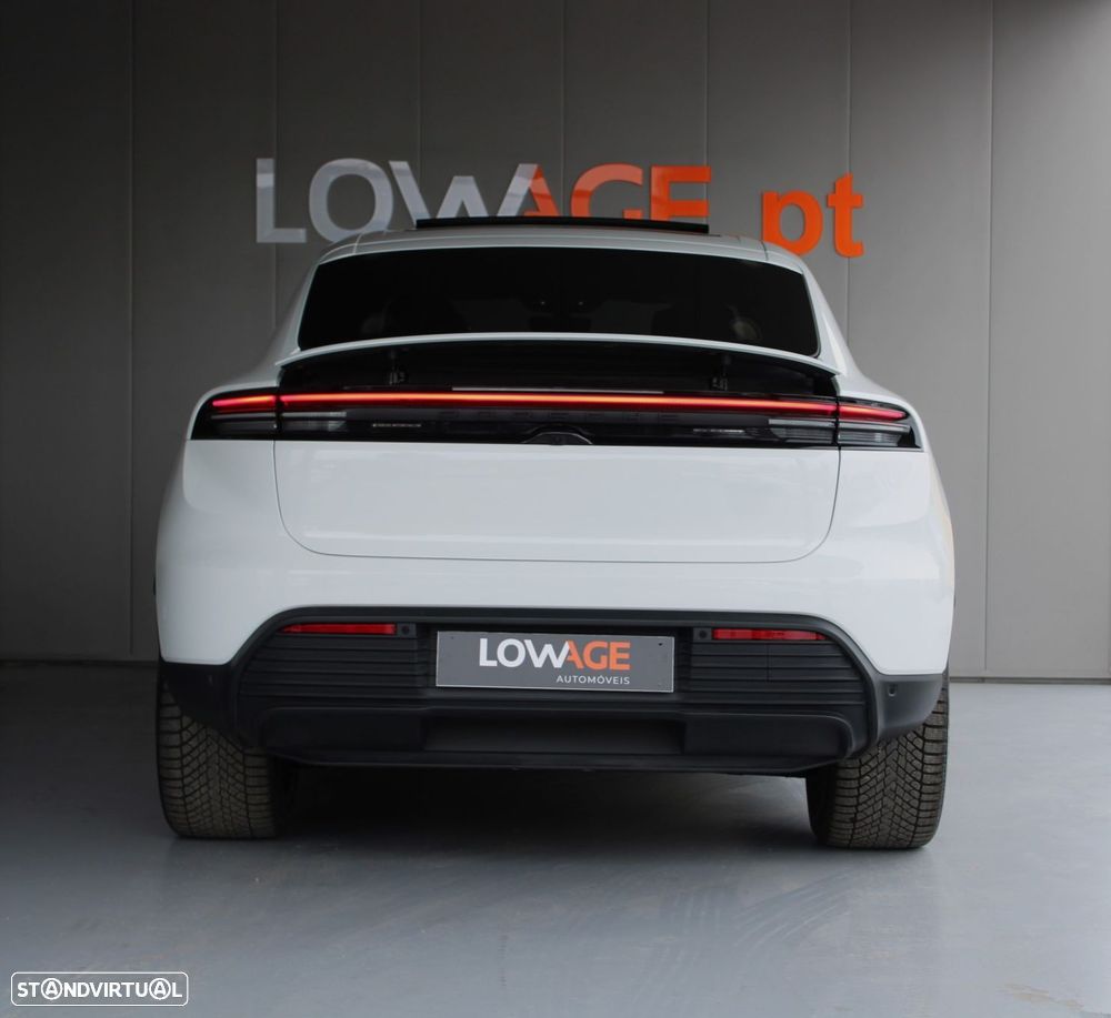 Porsche Macan Electric 4 - 31