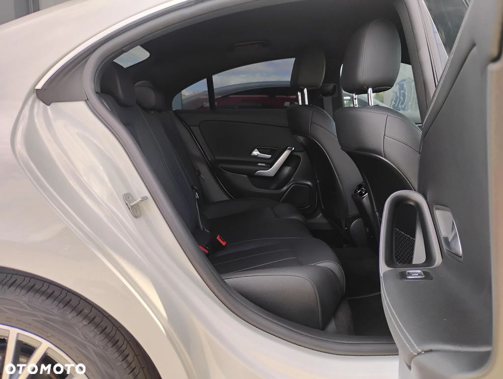 Mercedes-Benz CLA 180 Progressive 7G-DCT - 14