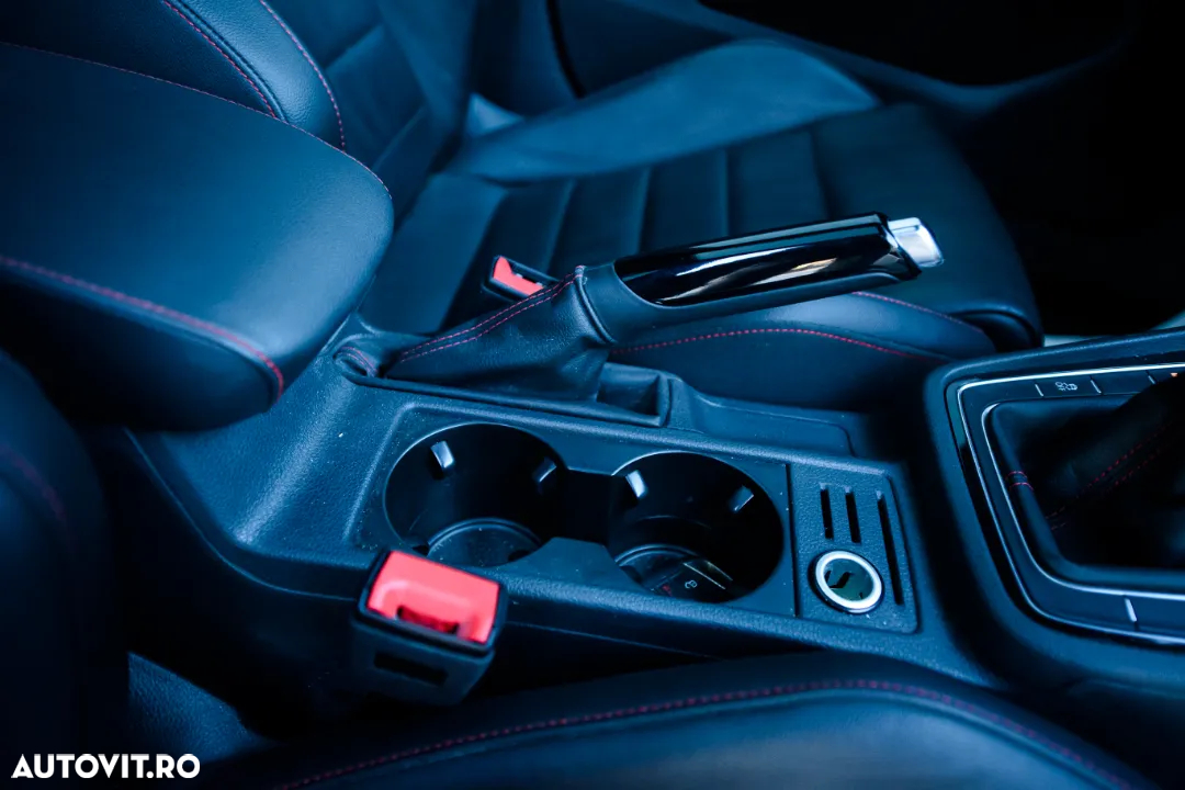 Volkswagen Golf GTI (BlueMotion Technology) - 26