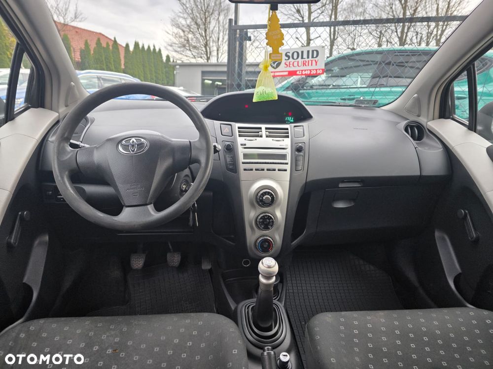 Toyota Yaris 1.3 Terra - 12