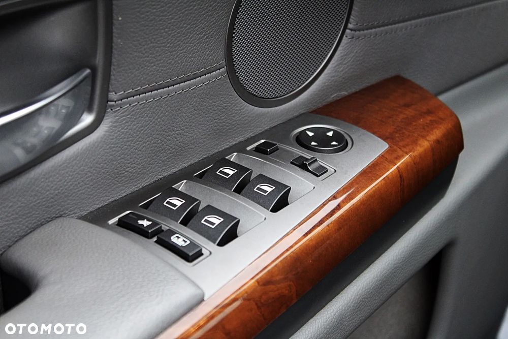 BMW Seria 7 750Li - 24