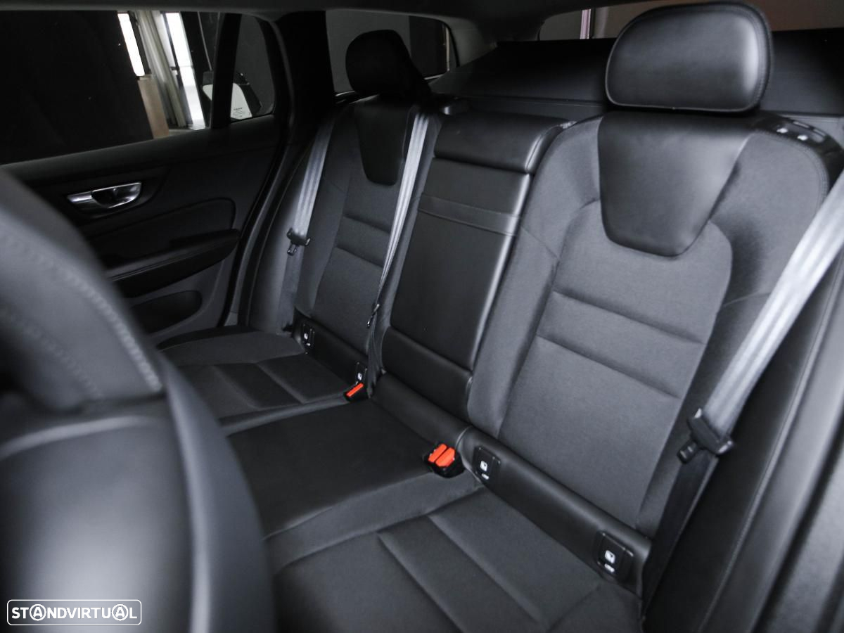 Volvo V60 2.0 D3 Momentum Geartronic - 10