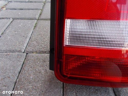 VW T5 LIFT 2009-2015 DRZWI PRAWA TYLNA LAMPA ORYGINAŁ - 3