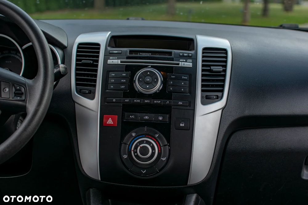 Kia Venga - 35
