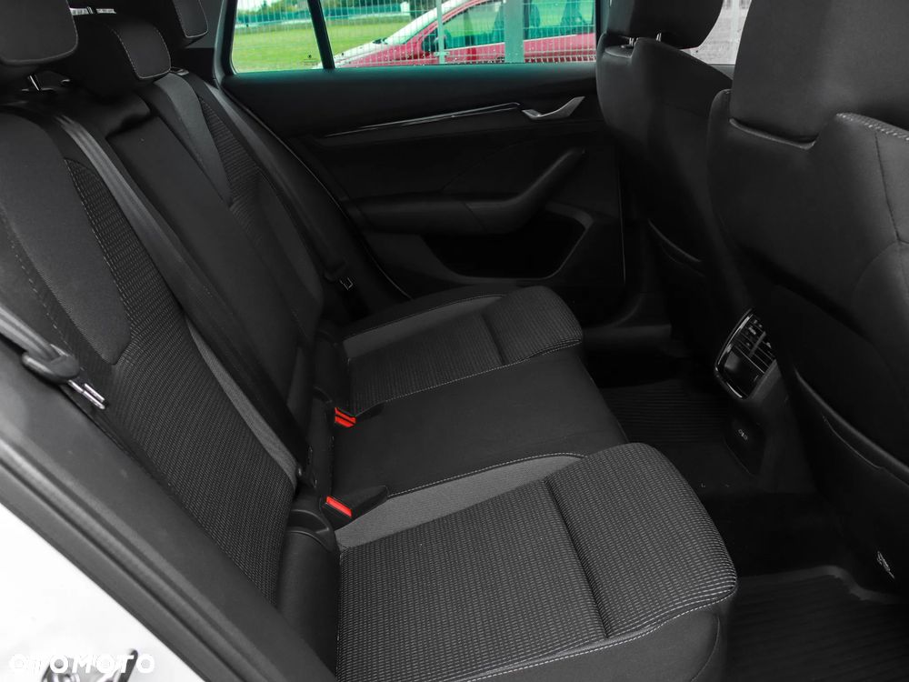 Skoda Octavia 1.5 TSI Selection - 12