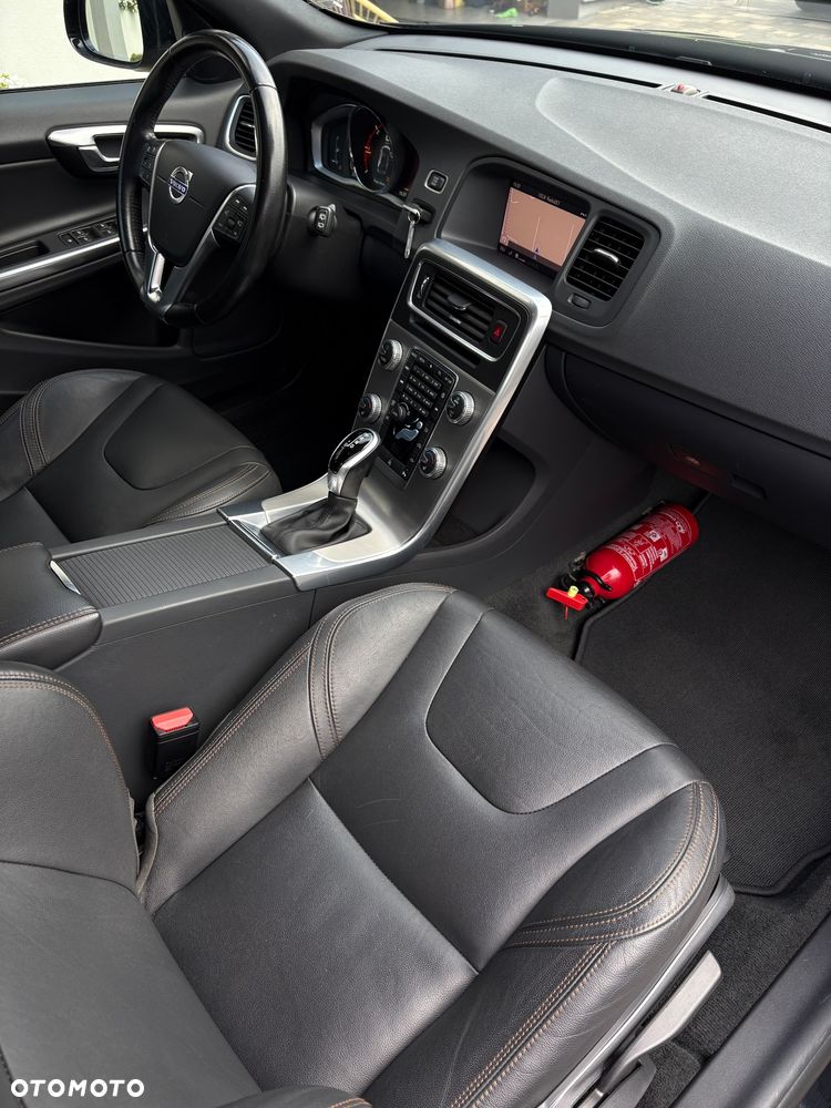 Volvo V60 Cross Country D3 Geartronic Summum - 14