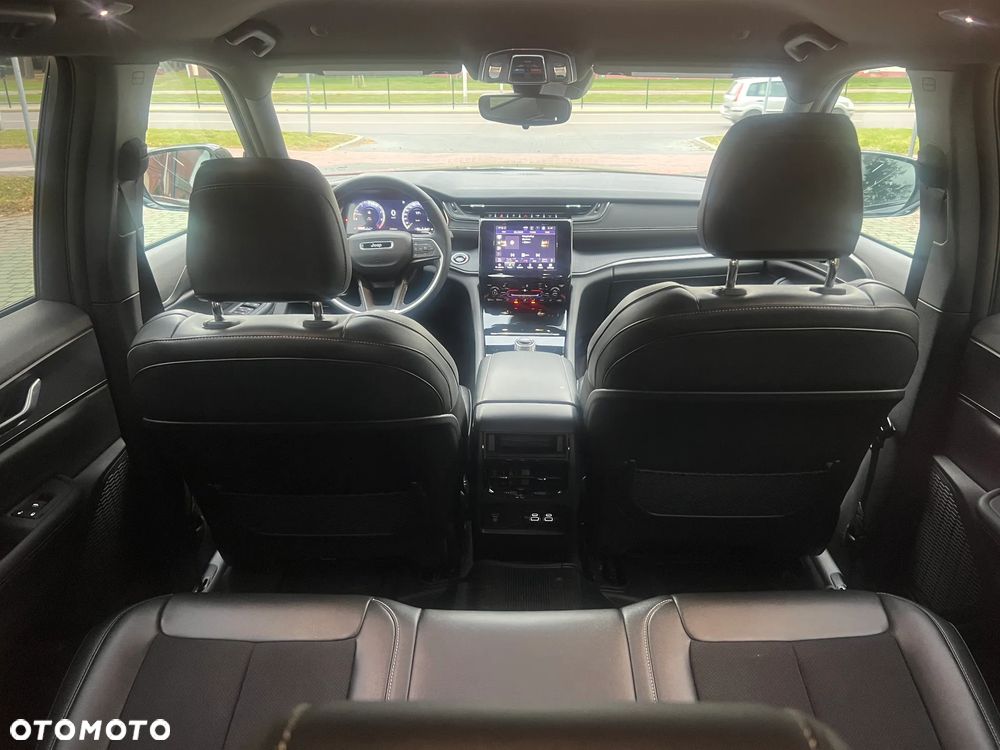Jeep Grand Cherokee - 28