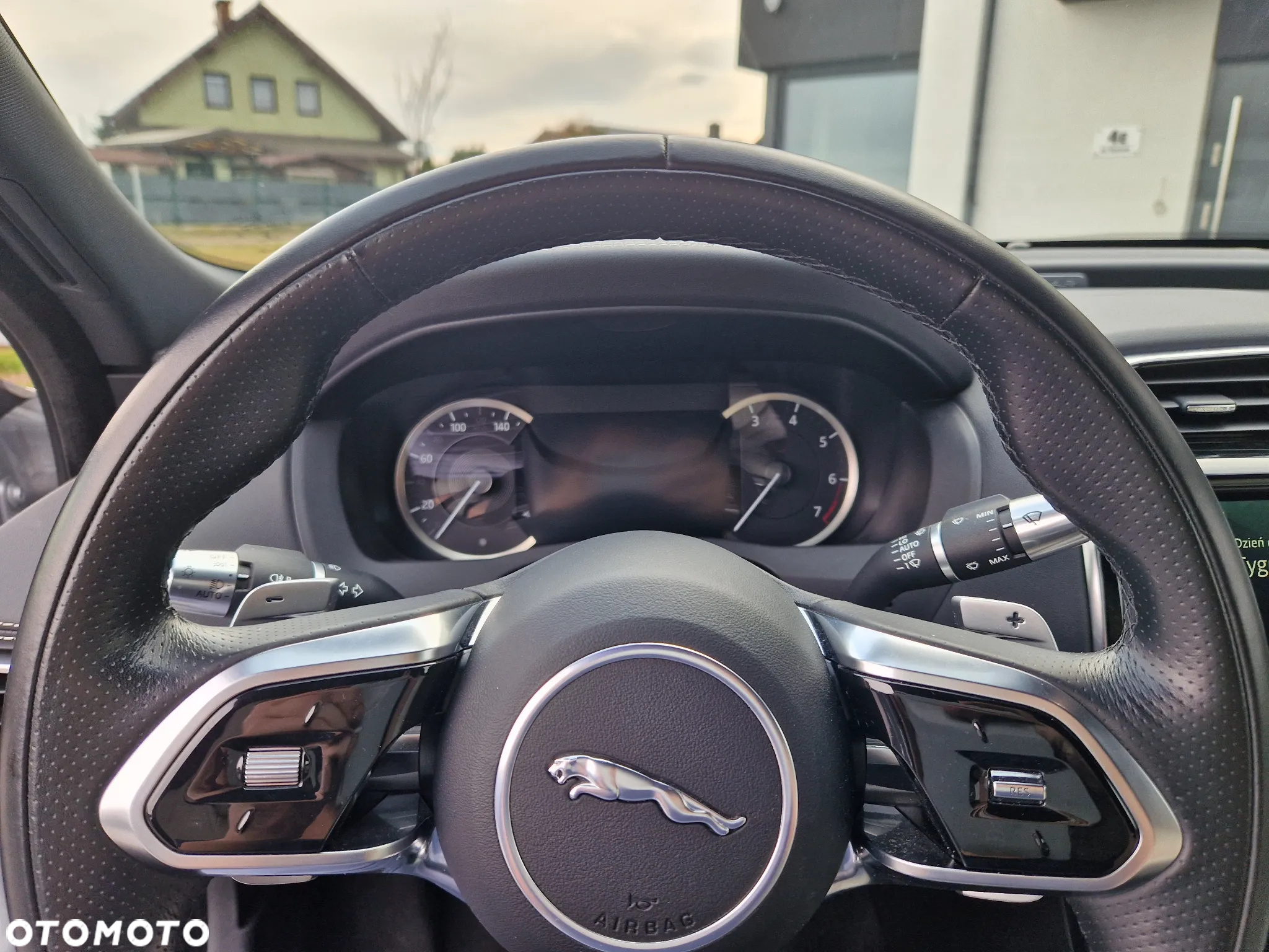Jaguar XE 2.0 P300 AWD R-Dynamic Black - 12