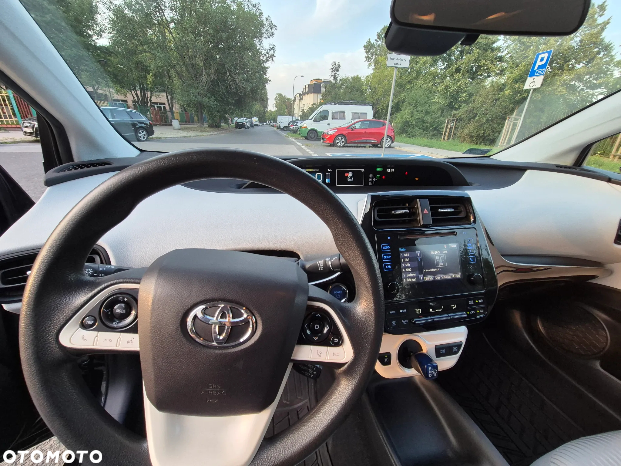 Toyota Prius (Hybrid) - 36