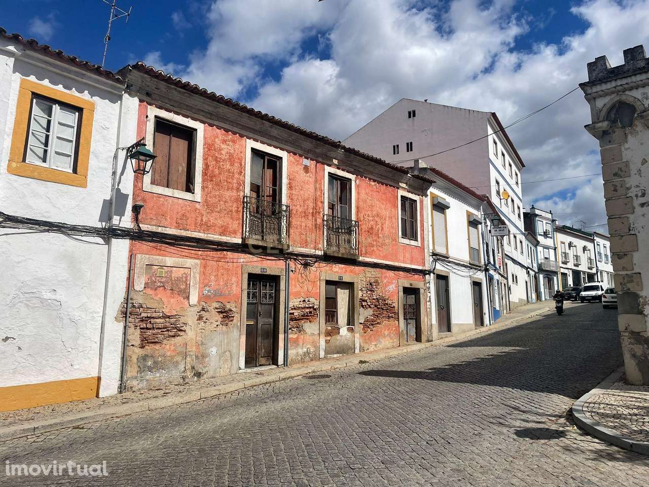 Imóvel para Remodelação Total no Centro de Montemor-o-Novo com 386m² d - Grande imagem: 4/7