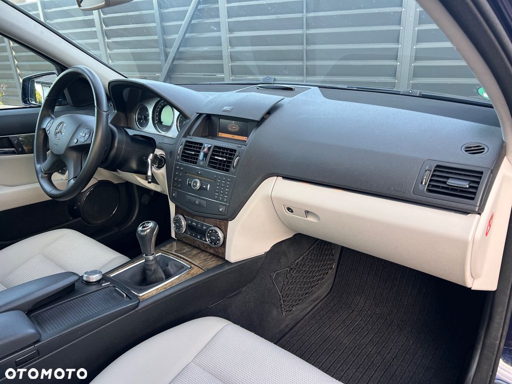 Mercedes-Benz Klasa C 200 Kompressor Avantgarde - 29