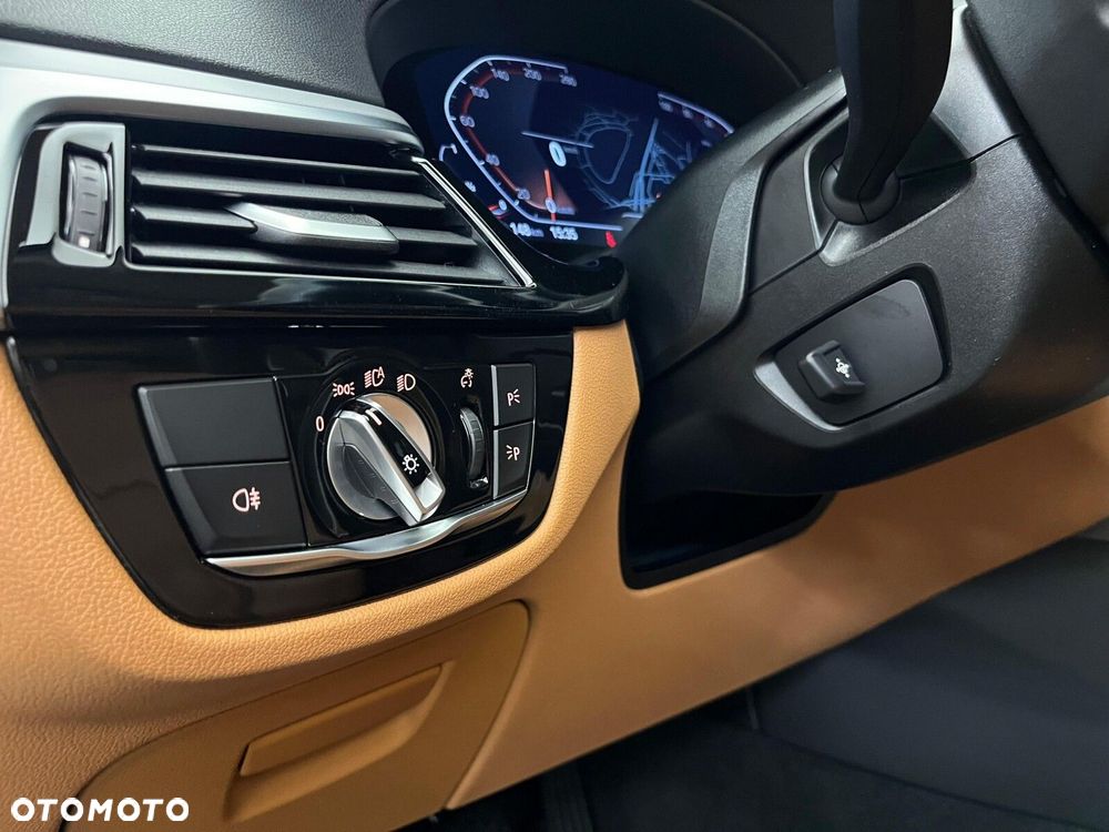 BMW Seria 5 520d xDrive mHEV sport - 17