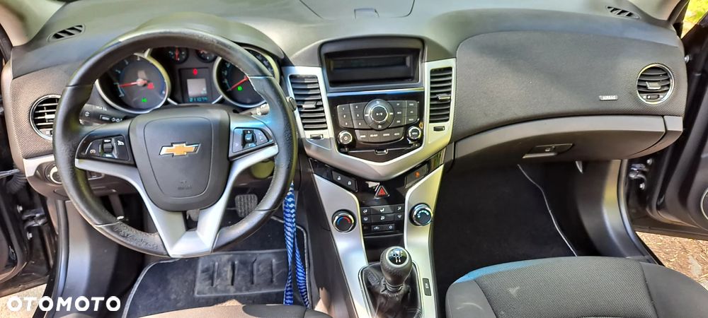 Chevrolet Cruze 1.6 LS+ - 3