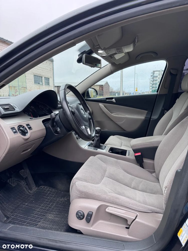 Volkswagen Passat - 12