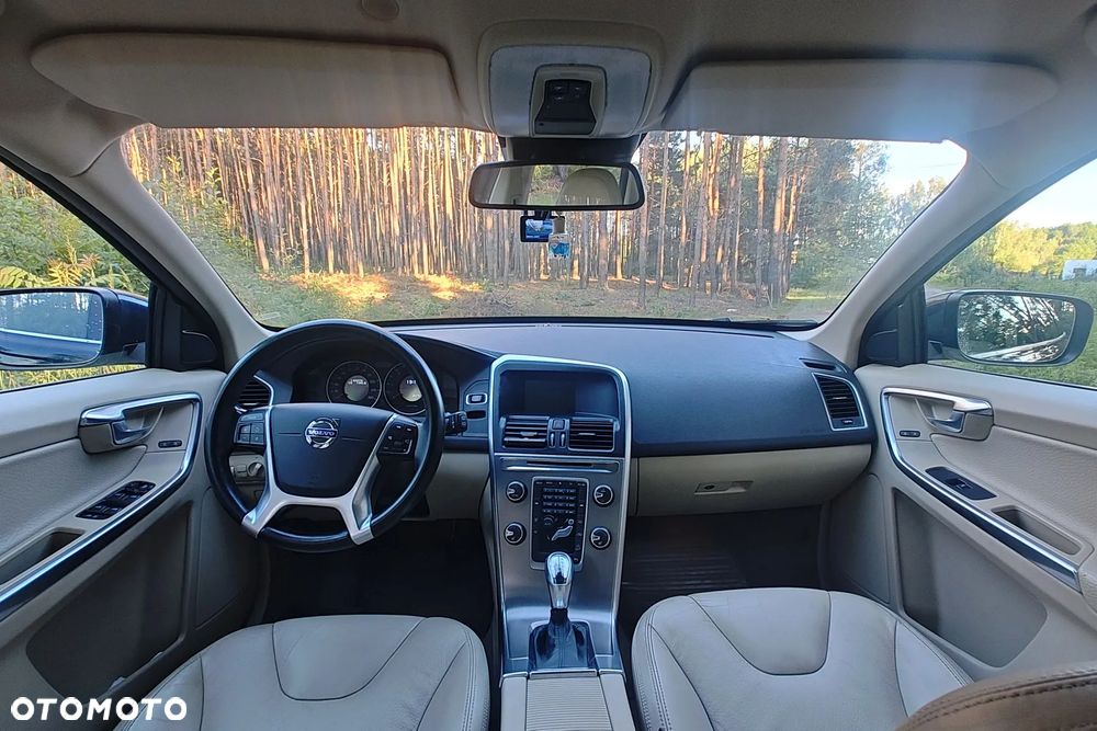 Volvo XC 60 2.4D AWD Momentum - 11