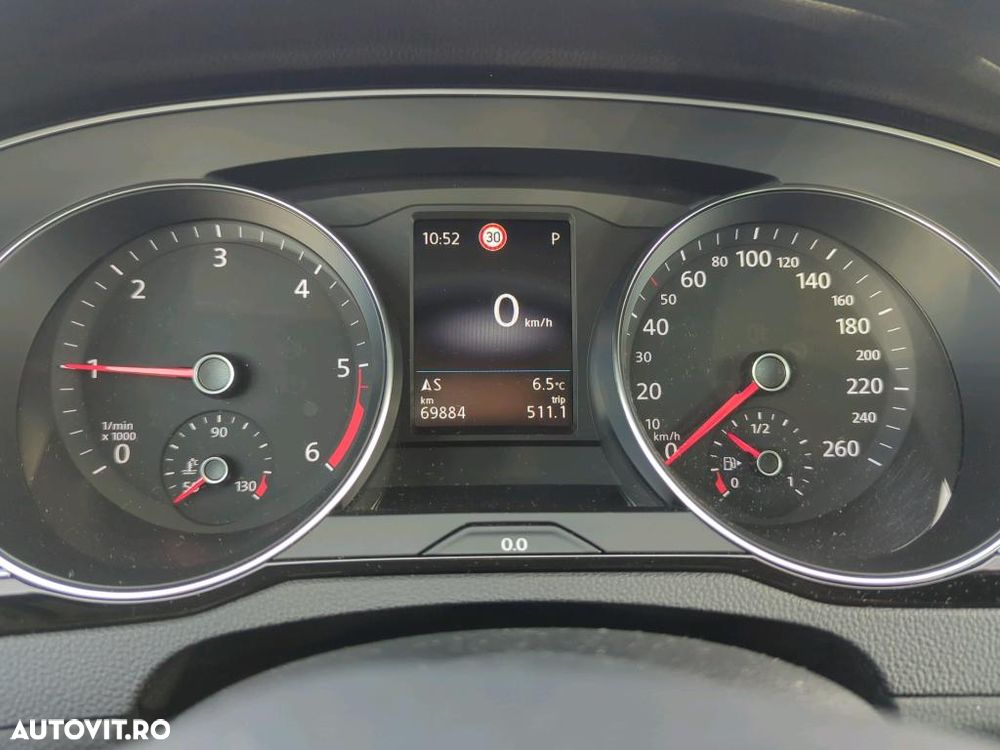 Volkswagen Passat - 4