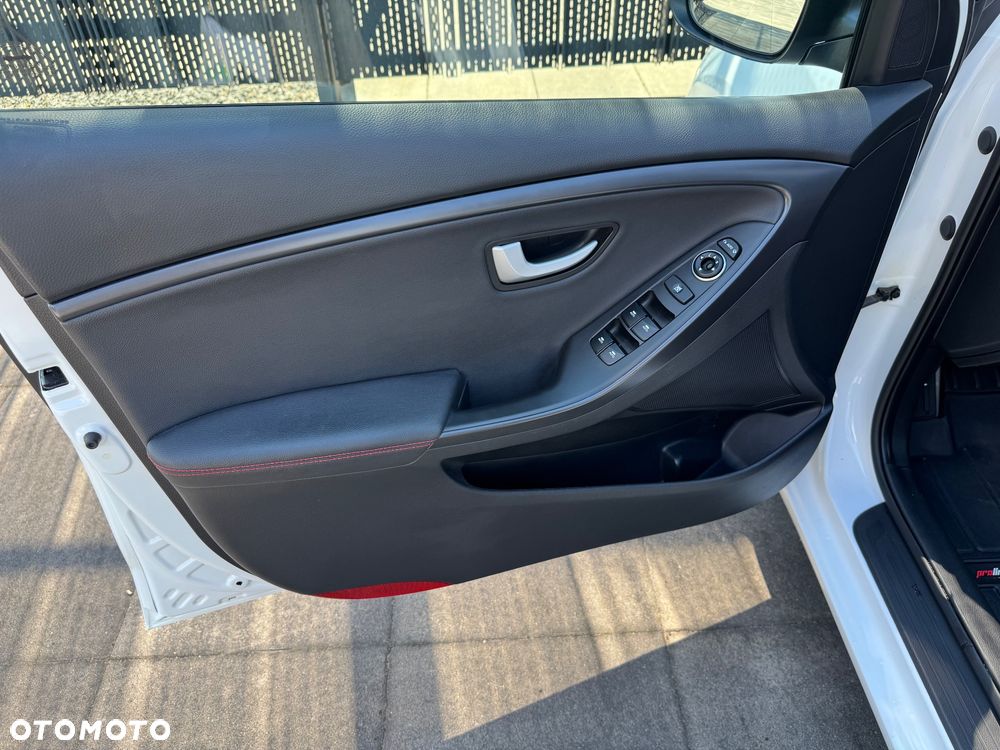 Hyundai i30 1.6 GDI Turbo Luxury - 24