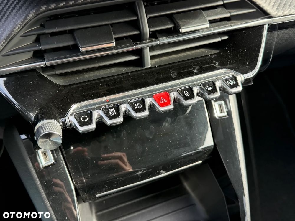 Peugeot 208 - 25