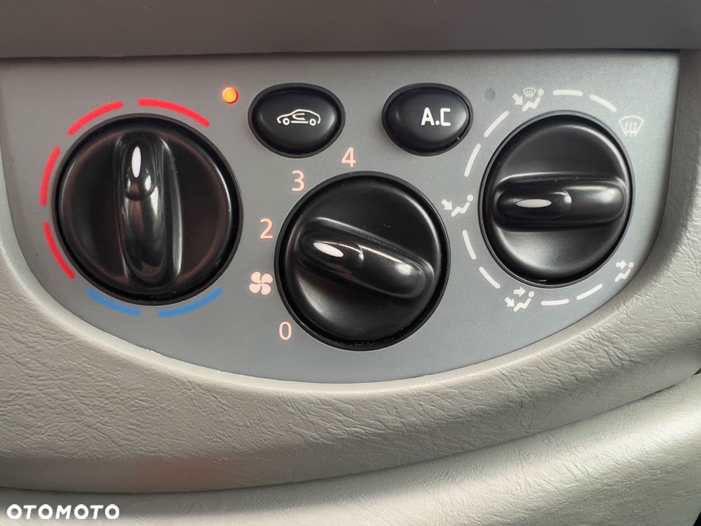 Opel Vivaro - 36