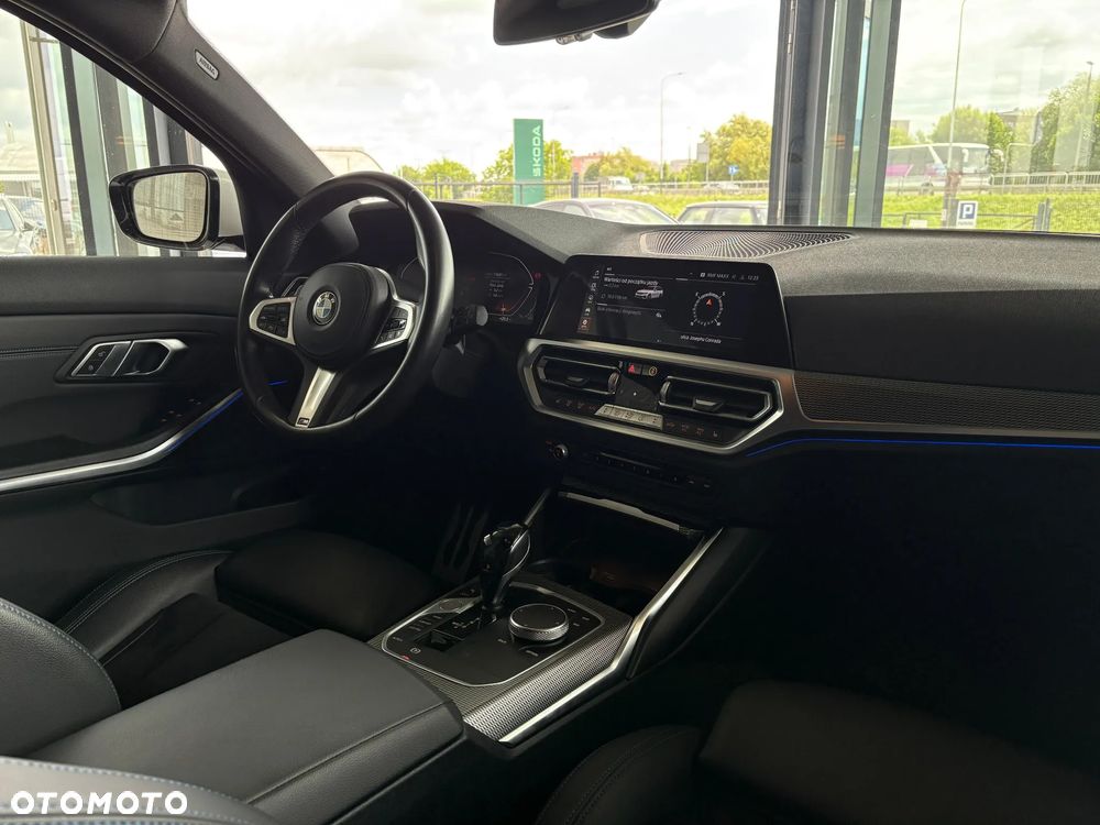 BMW Seria 3 330i xDrive M Sport sport - 33