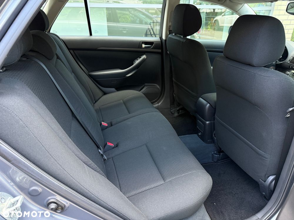 Toyota Avensis 1.8 VVT-i Terra - 21