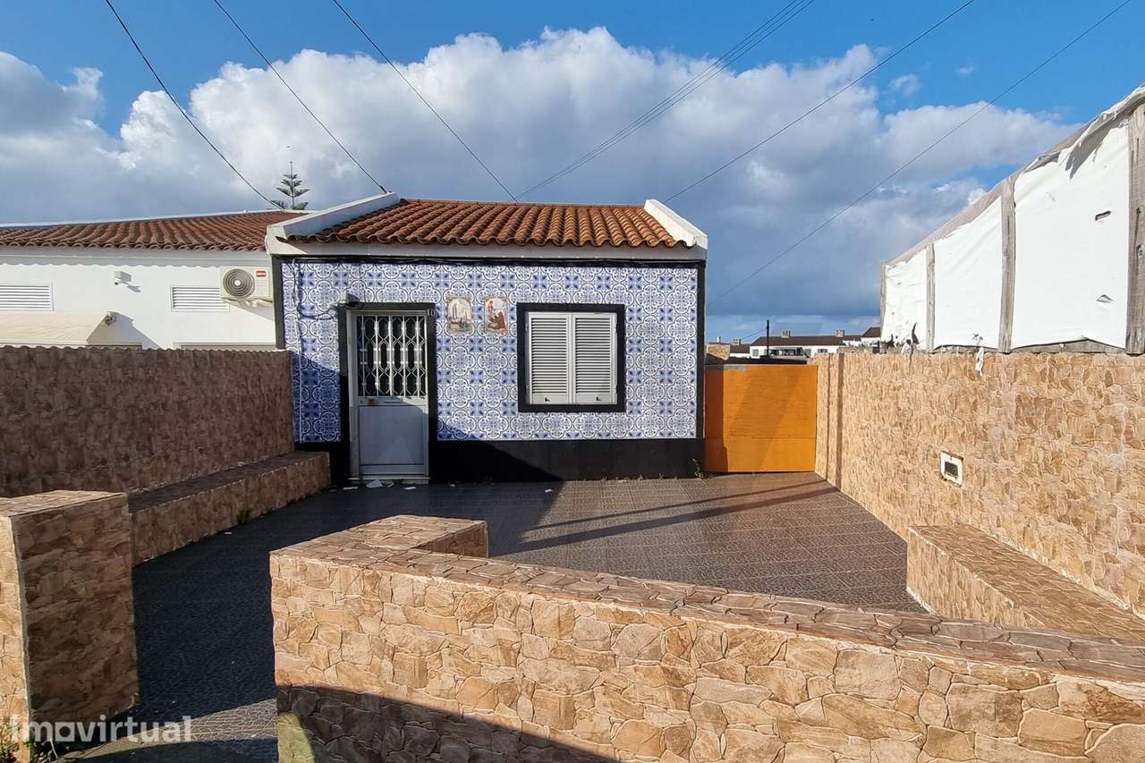 Moradia T3 + T1 Independente com Terreno em Rabo de Peixe! - Grande imagem: 2/23