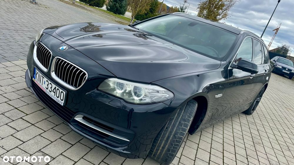 BMW Seria 5 525d xDrive Luxury Line
