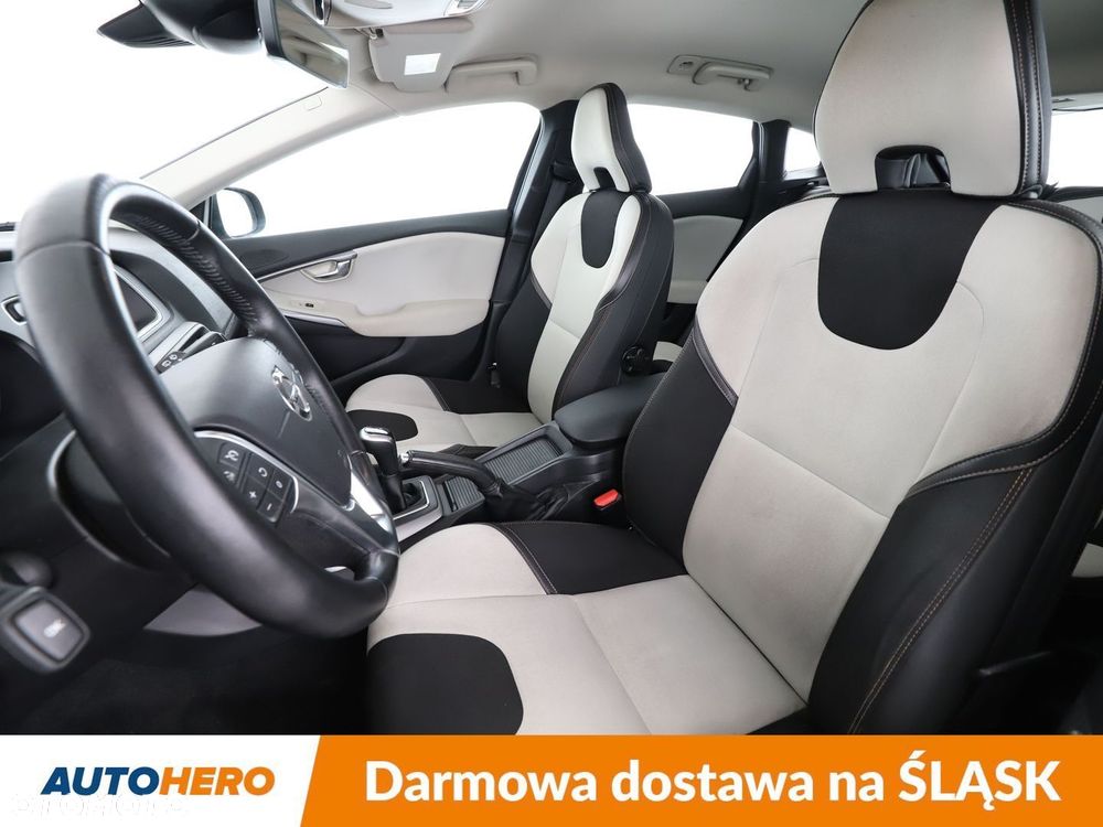 Volvo V40 Cross Country - 10