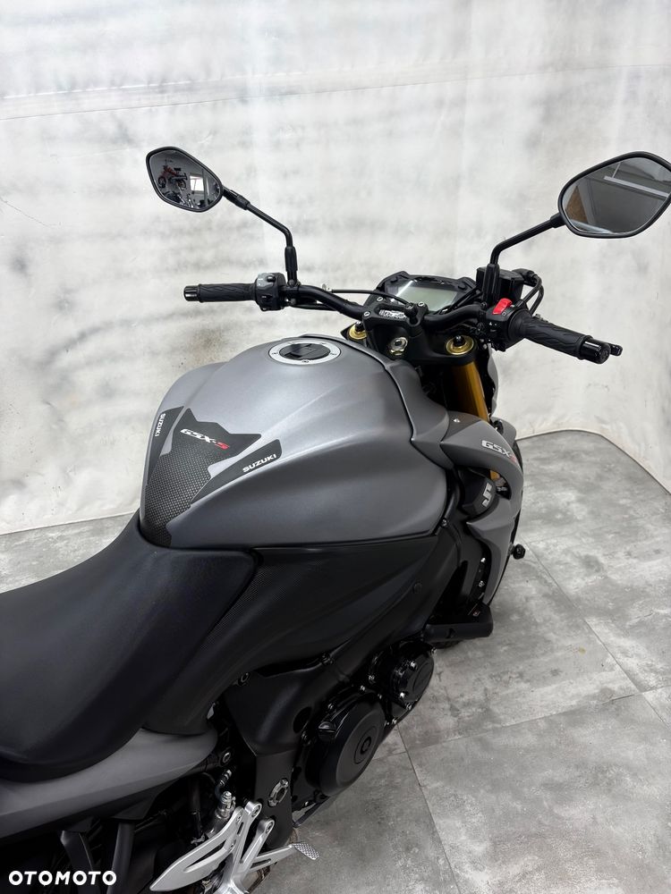 Suzuki GSX 1000 - 19