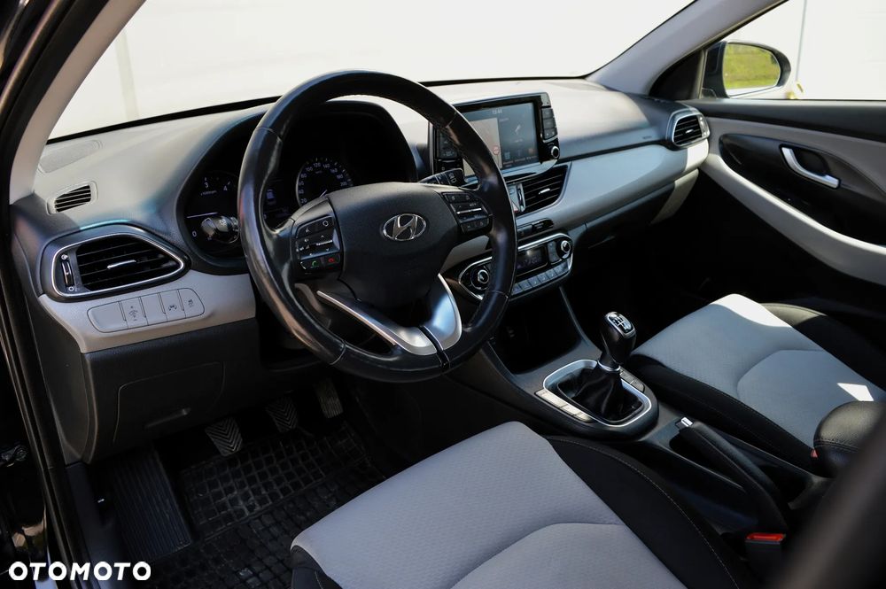 Hyundai i30 blue Kombi 1.6 CRDi YES Gold - 5