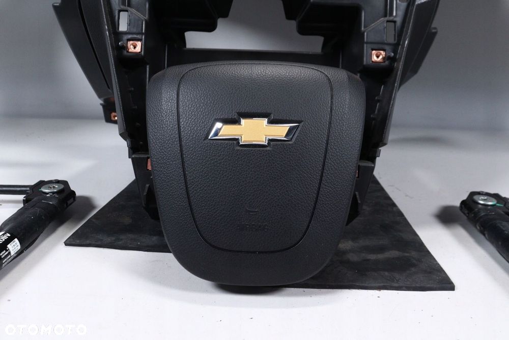 Deska Konsola Chevrolet Cruze LIFT AIRBAG PASY 12-16 ORYGINAŁ CZARNY - 2