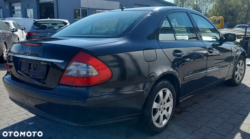 Mercedes E 320 CDi ( W211) części klapa drzwi zderzak kod lakieru C197 lampa reflelektor felgi wyposażnie wnętrza skrzynia biegów - 3