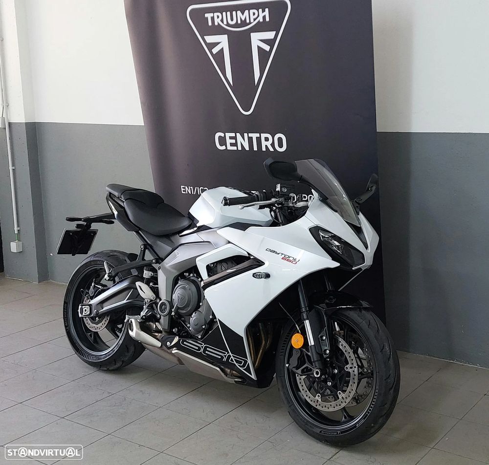 Triumph Daytona 660 - 3
