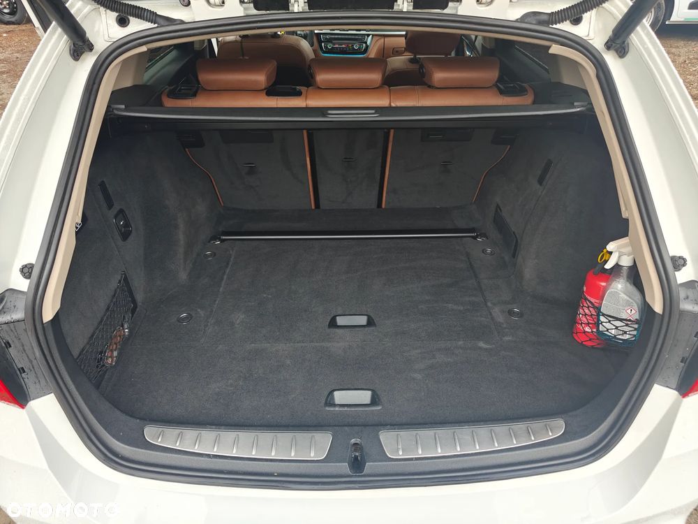 BMW Seria 3 318d Luxury Line - 36