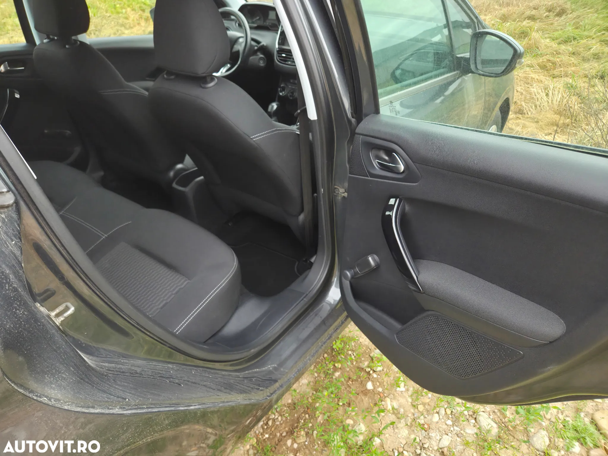 Peugeot 208 1.2 L PureTech Style - 12