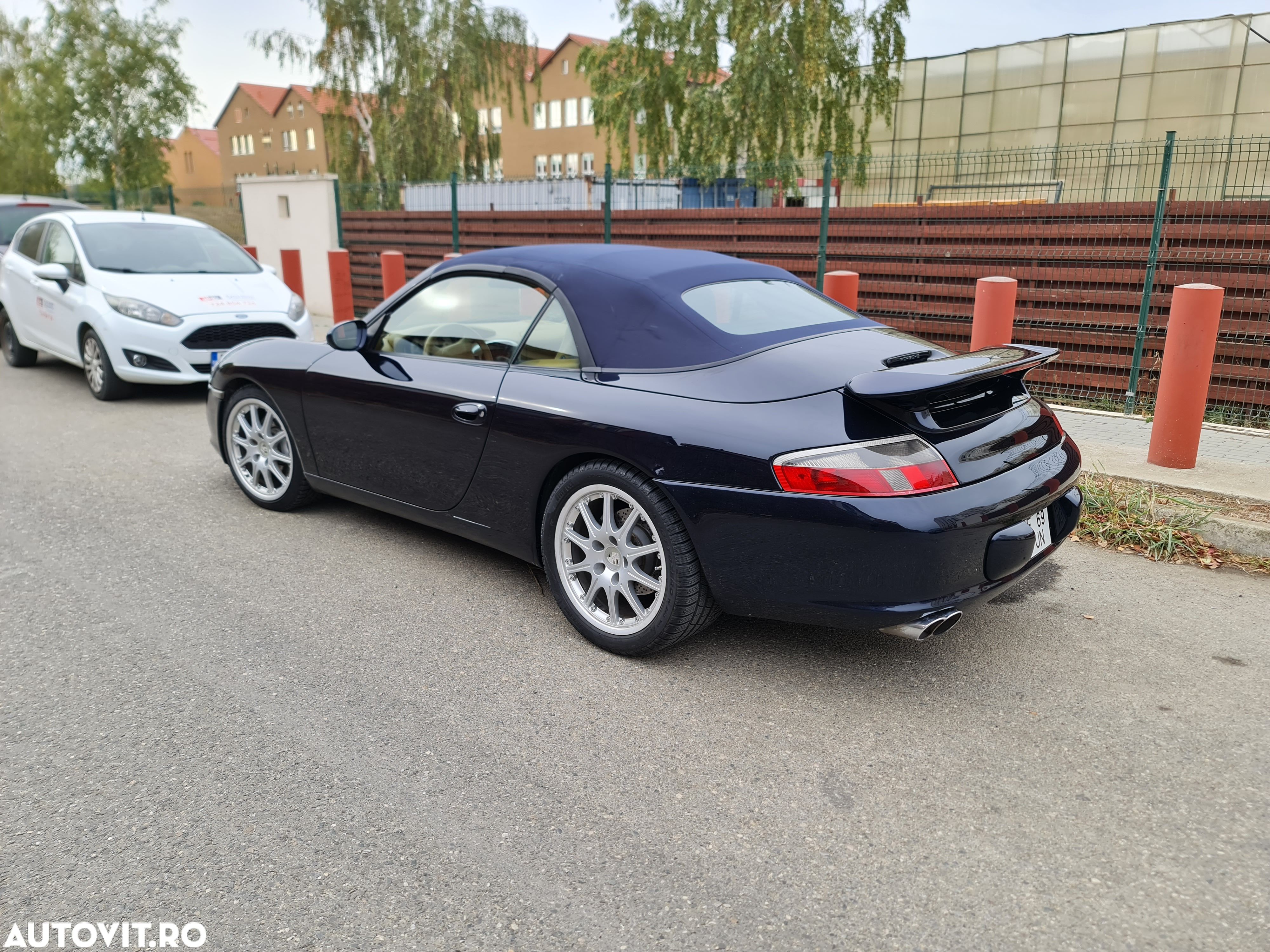 Porsche 911 Carrera 4 Cabriolet - 1