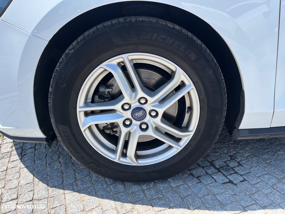 Ford Focus SW 1.5 TDCi EcoBlue Connected - 18