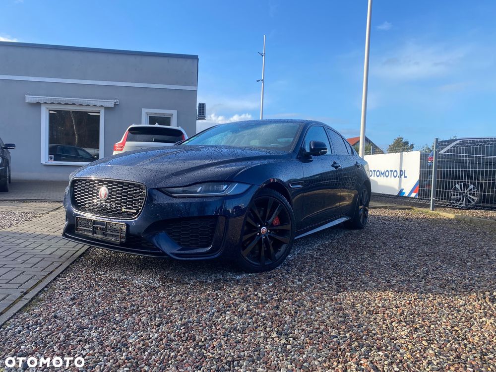 Jaguar XE P300 AWD R-Dynamic HSE - 4