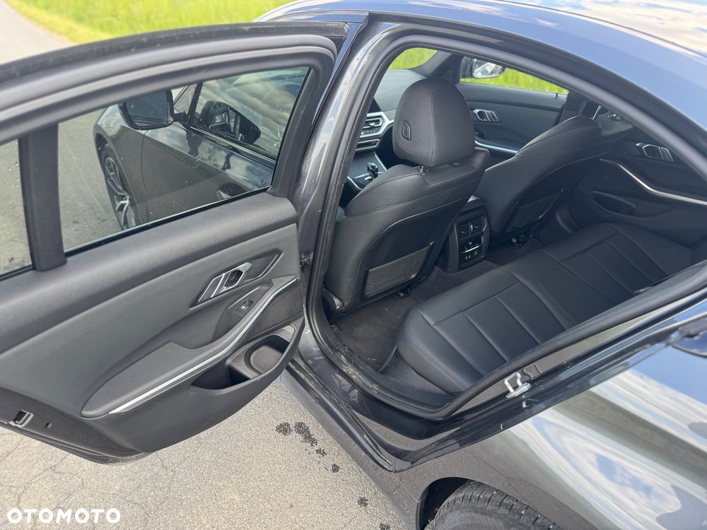 BMW Seria 3 330i xDrive M Sport sport - 23