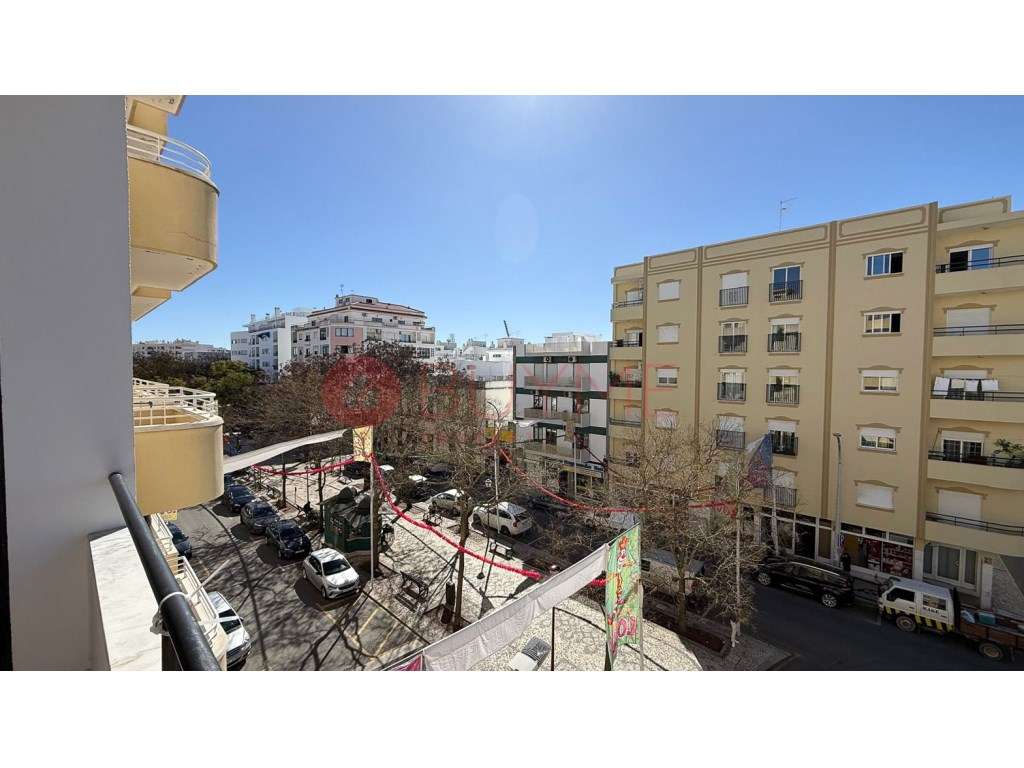 Apartamento T3 com Terraços e Garagem em Loulé - Grande imagem: 2/16
